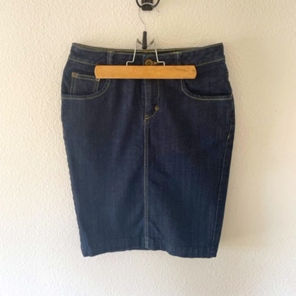 H&M | Navy Blue Denim Pencil Skirt with Gold Trim | Size 4,  Classic & Chic - Picture 1 of 13